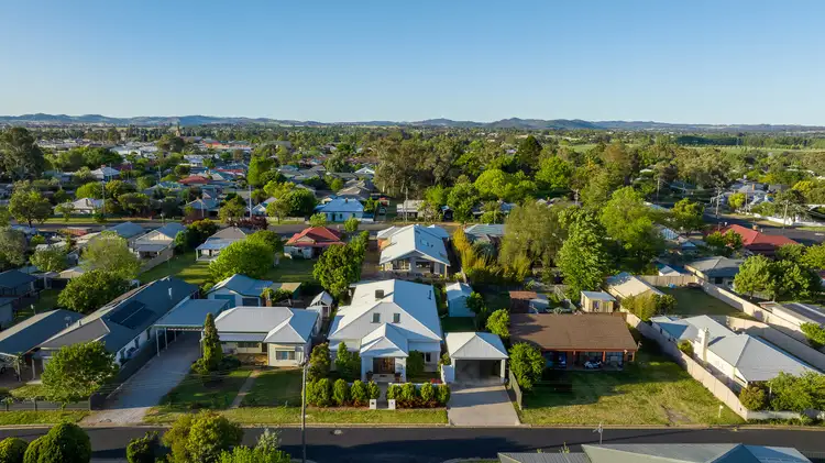6 Mealey Street, Mudgee NSW 2850