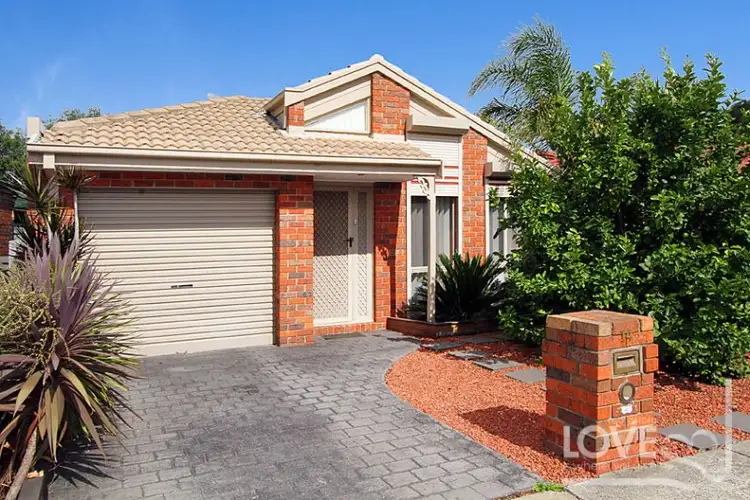 14 Warren Close, Mill Park VIC 3082