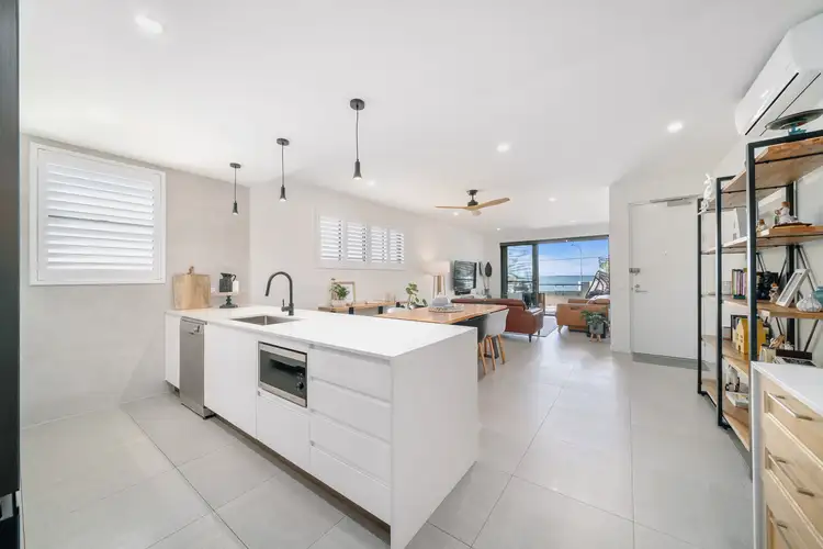 3/214 Hornibrook Esplanade, Woody Point QLD 4019