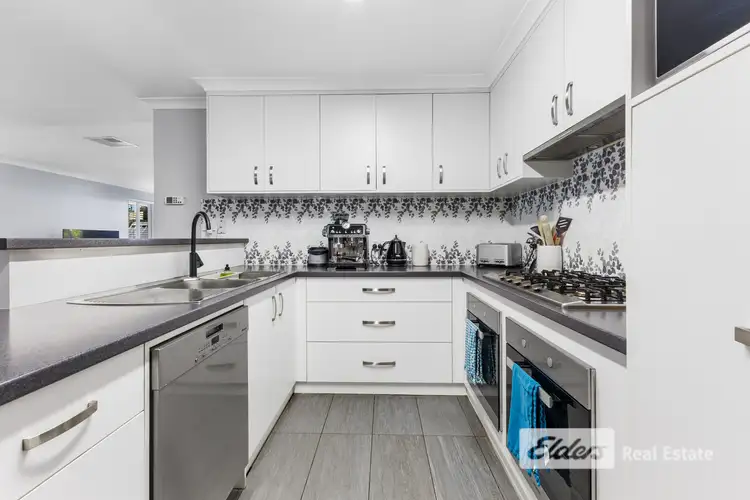 4 Regents Place, College Grove WA 6230