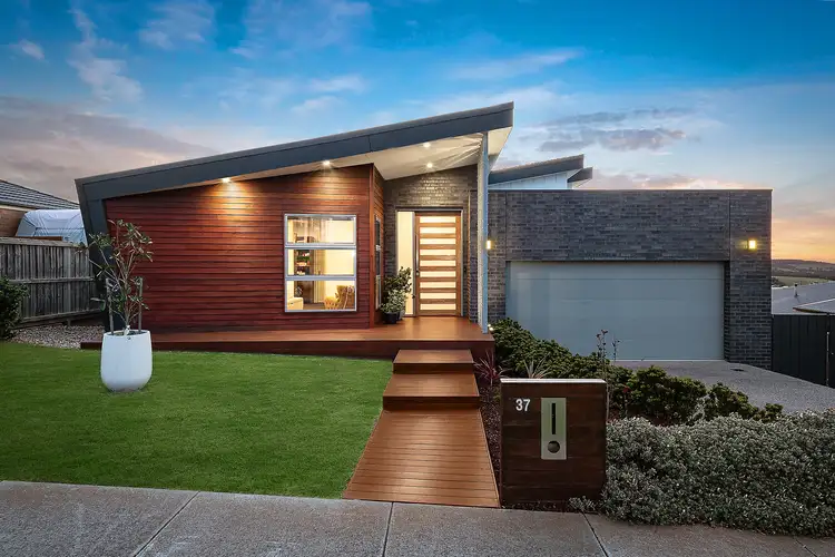 37 Stoneleigh Crescent, Highton VIC 3216