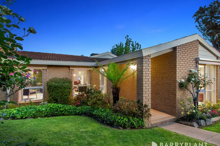4 Blue Hills Close, Wantirna VIC 3152