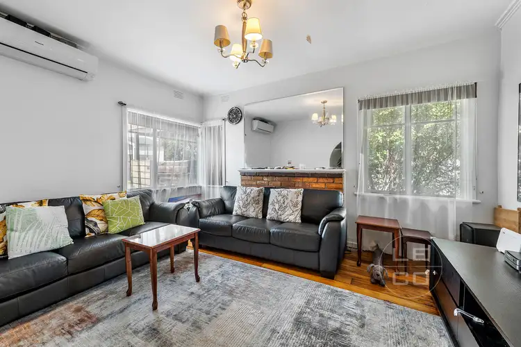 1/8 Ericksen Street