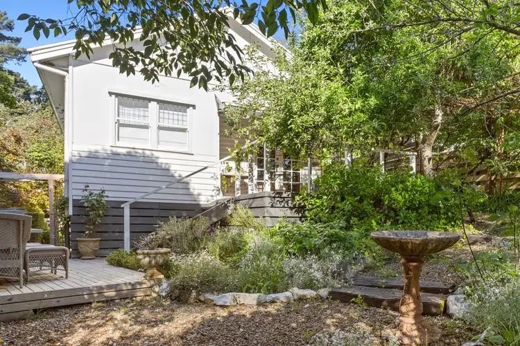 8 Forest Avenue