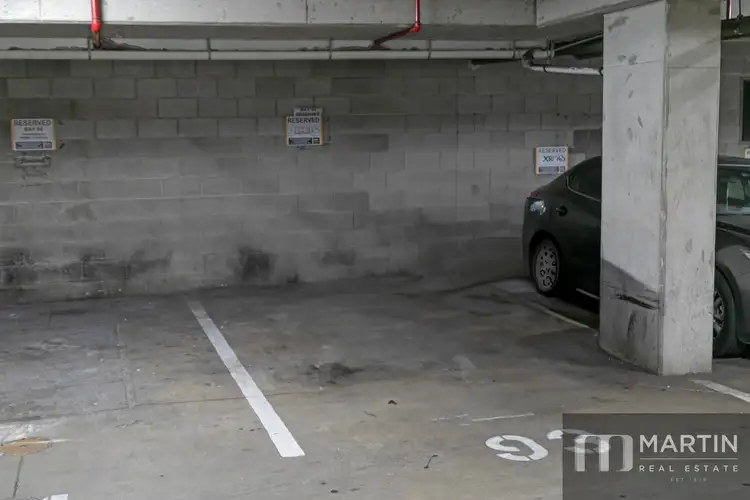 93/128 Hindley Street