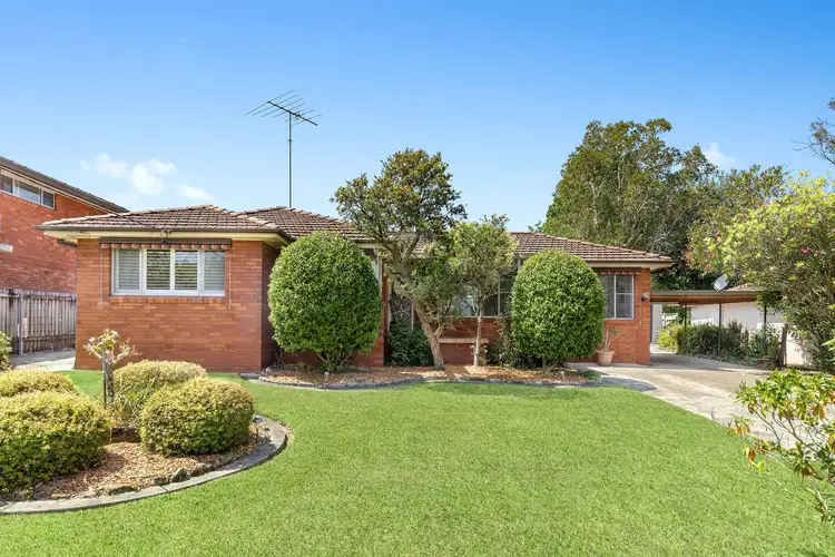 8 Waddell Crescent, Hornsby Heights NSW 2077