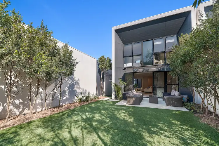 22 Theatre Drive, Benowa QLD 4217