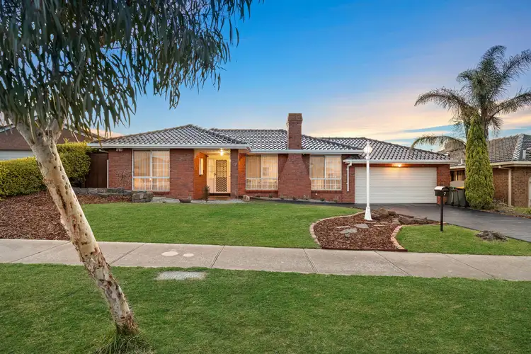 7 Chichester Drive, Taylors Lakes VIC 3038