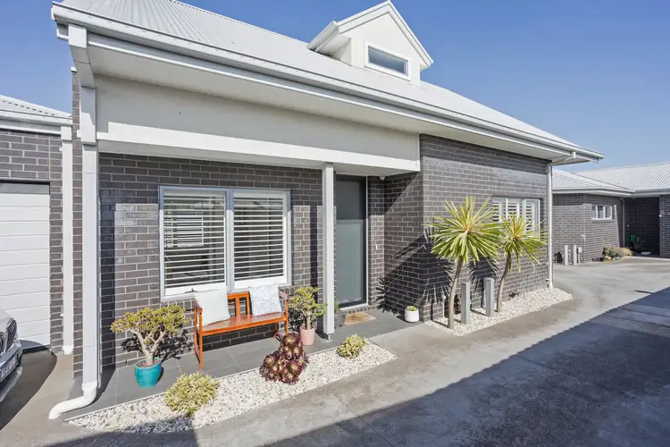 2/222 Civic Parade, Altona VIC 3018