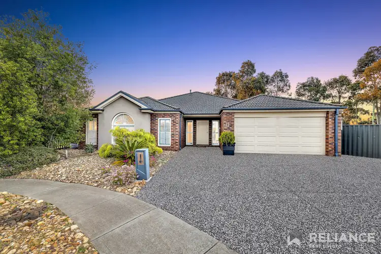 11 Connewarre Close, Manor Lakes VIC 3024