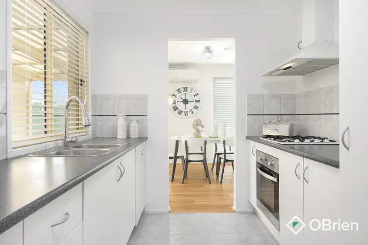 Fifth view of Homely house listing, 8 Oriana Grove, Skye VIC 3977