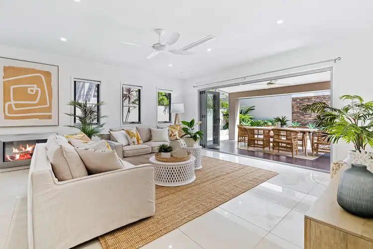 2/133 Falconer Street, Southport QLD 4215