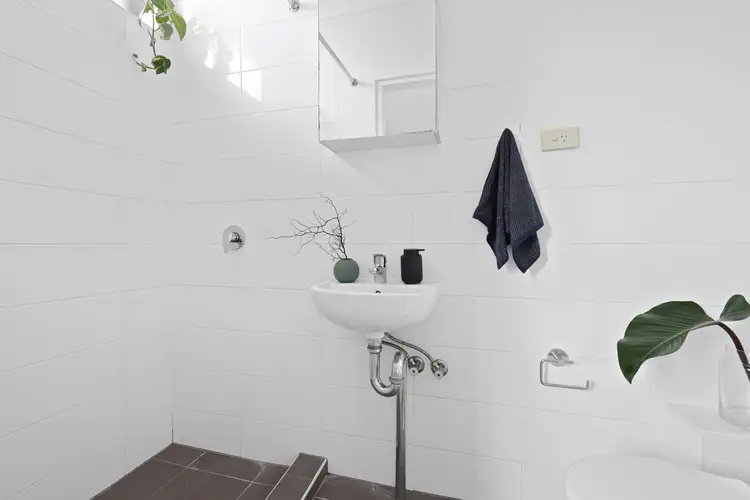 Third view of Homely studio listing, 09/96-98 Johnston Street, Annandale NSW 2038