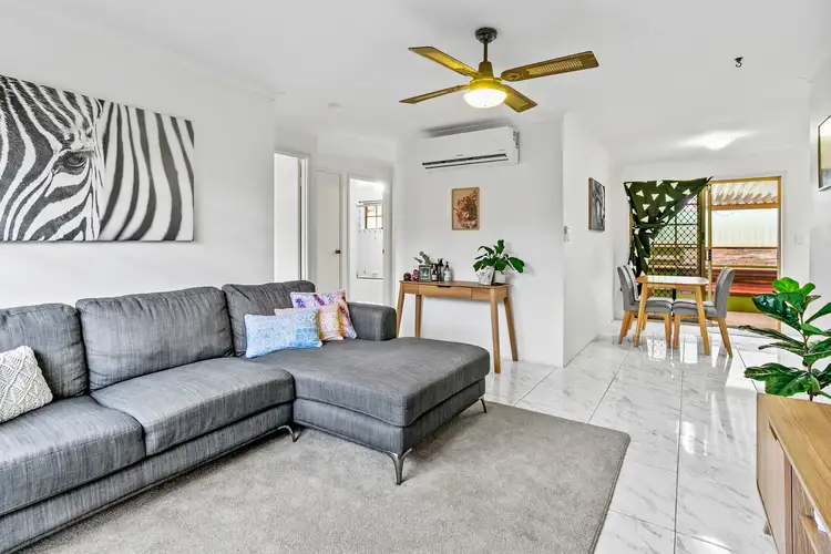 2/239 Government Road, Labrador QLD 4215