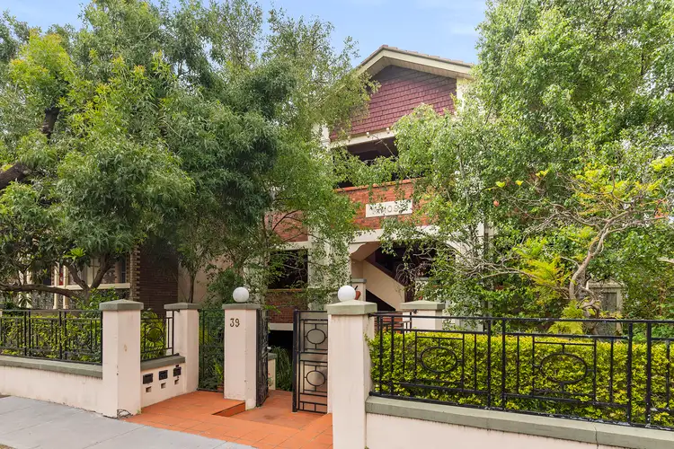 4/39 Robe Street, St Kilda VIC 3182