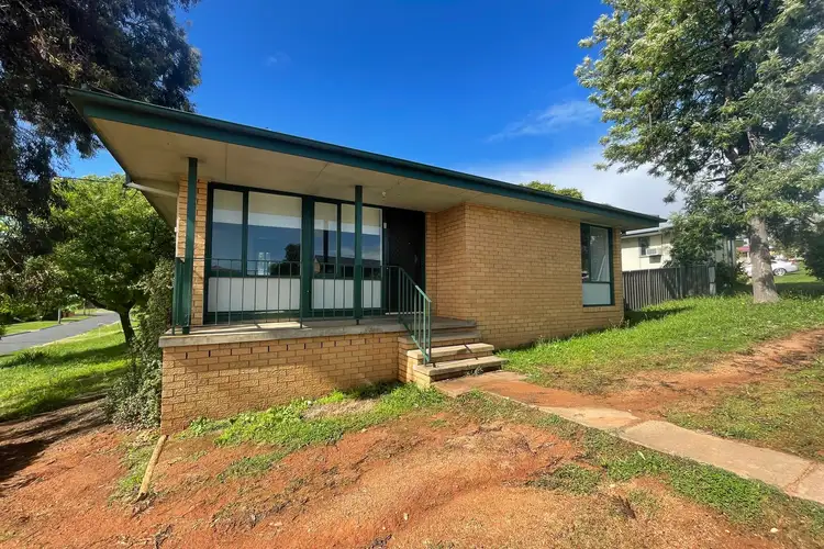 14 Cook Crescent, Young NSW 2594
