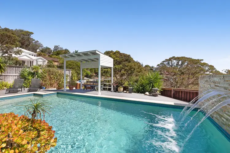 17 Yakaloo Crescent, Forresters Beach NSW 2260
