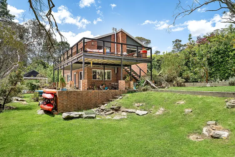 16 Waratah Road, Wentworth Falls NSW 2782