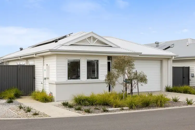 Peninsula/65 Eleanor Drive, Lucas VIC 3350
