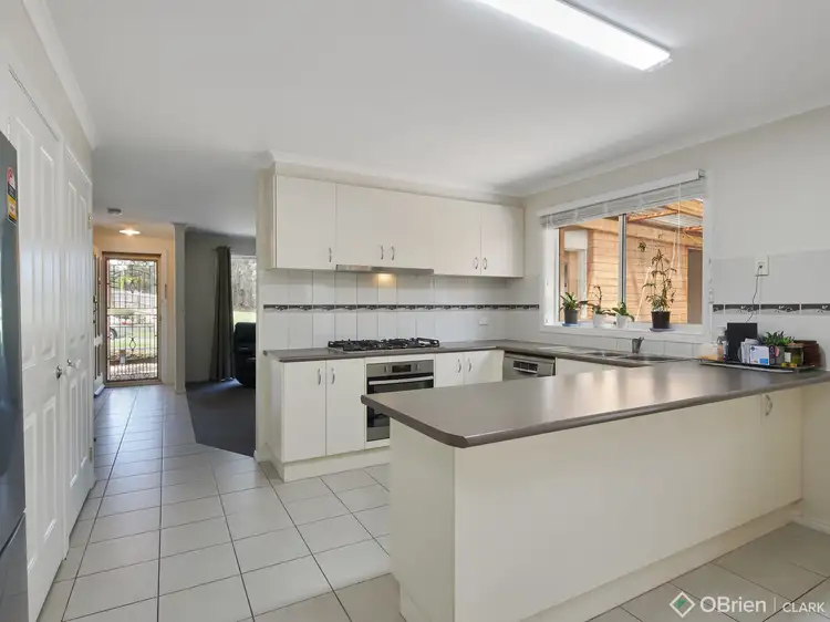 Fifth view of Homely house listing, 7 Sutherland Way, Drouin VIC 3818