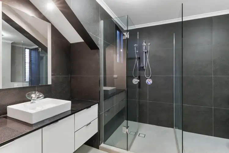 Sixth view of Homely house listing, 2 Wills Court, Mount Ommaney QLD 4074