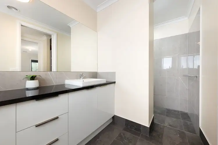 Sixth view of Homely house listing, 7 Ashburton Circuit, Wodonga VIC 3690