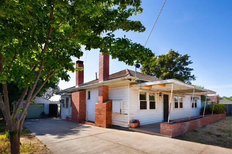 Second view of Homely house listing, 5 Beischer Street, Strathdale VIC 3550