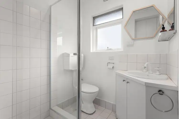 Sixth view of Homely apartment listing, 11/2 Rosedale Avenue, Glen Huntly VIC 3163