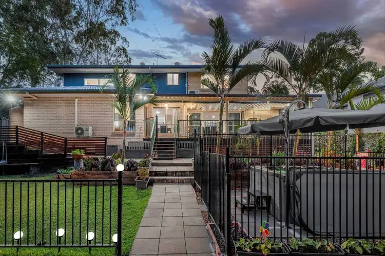 32 David Road, Holland Park QLD 4121