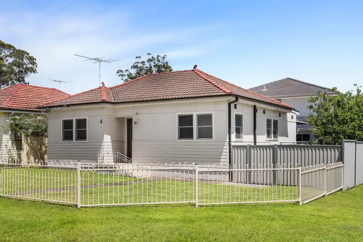 4 First Avenue, Toongabbie NSW 2146