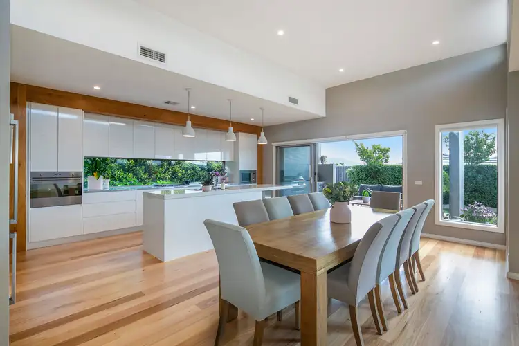 16 Cocoparra Crescent, Crace ACT 2911