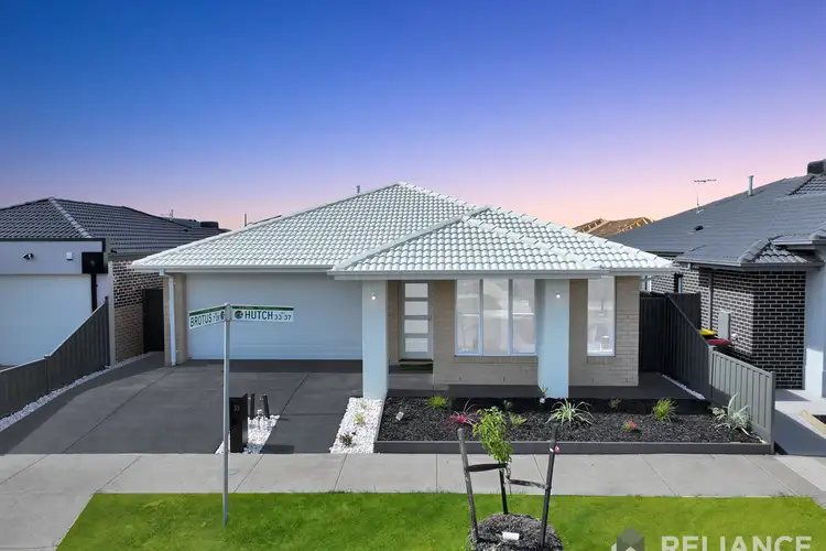 33 Hutch Avenue, Donnybrook VIC 3064