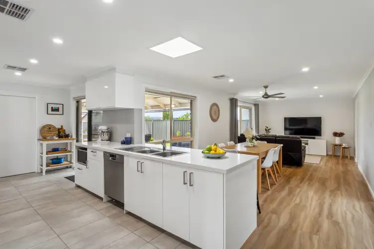 Sixth view of Homely house listing, 2 Lowry Court, Flagstaff Hill SA 5159