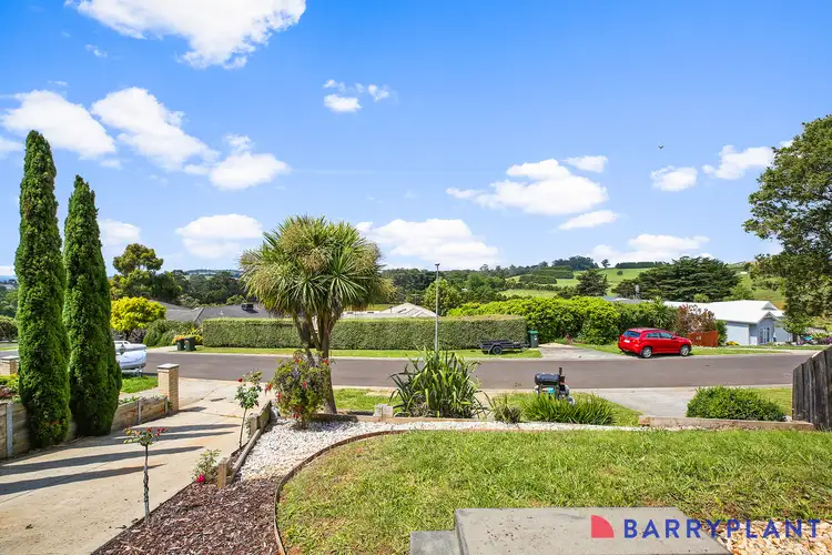Fifth view of Homely house listing, 16 Aaron Court, Drouin VIC 3818