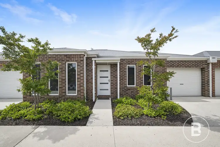 2/10 Wood Street, Soldiers Hill VIC 3350
