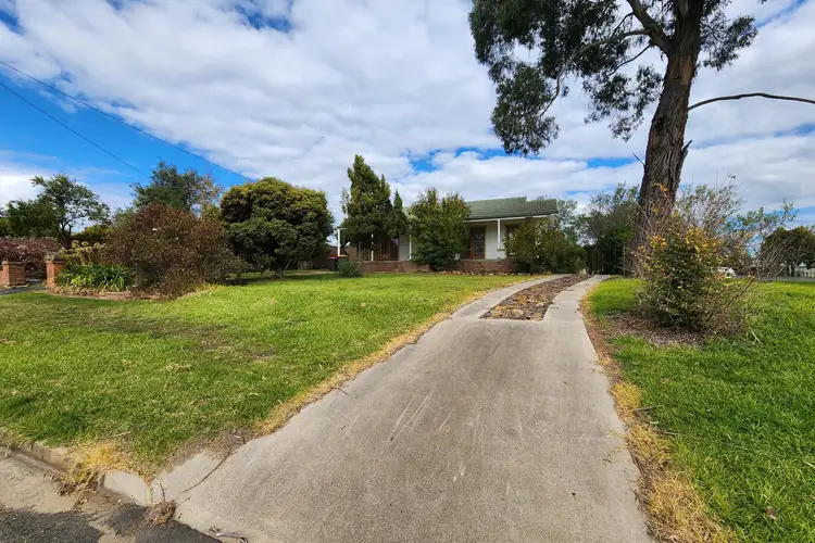 32 Brial Street, Boorowa NSW 2586