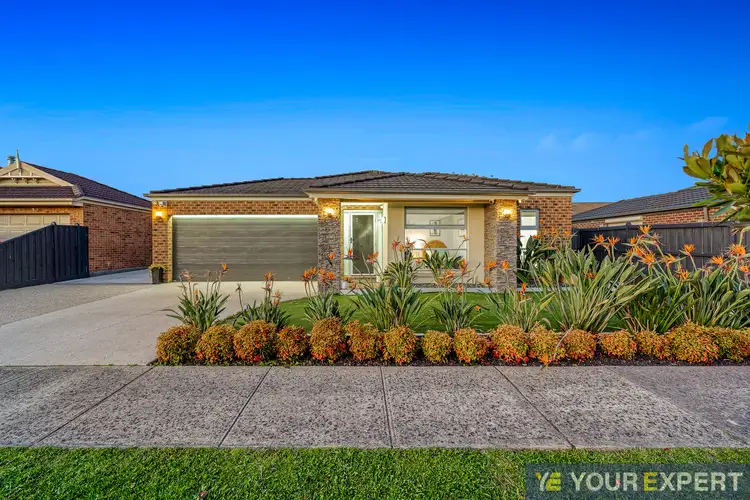 25 Peisley Crescent, Cranbourne East VIC 3977