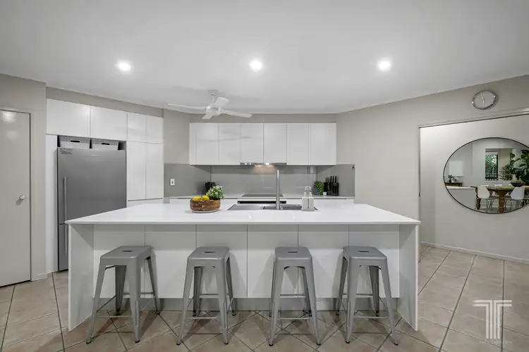 Fifth view of Homely house listing, 4 Sumner Place, Carindale QLD 4152