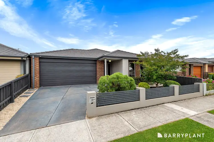 18 Armidale Drive, Pakenham VIC 3810