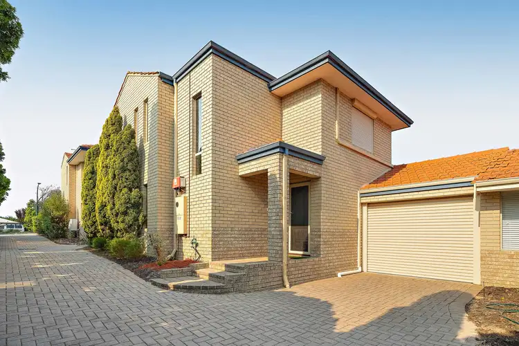2/17 Albemarle Street, Scarborough WA 6019