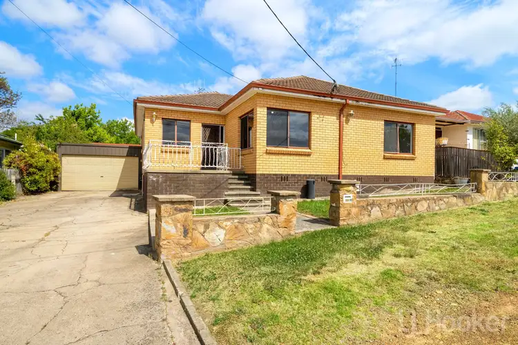 16 Sunnybar Parade, Karabar NSW 2620