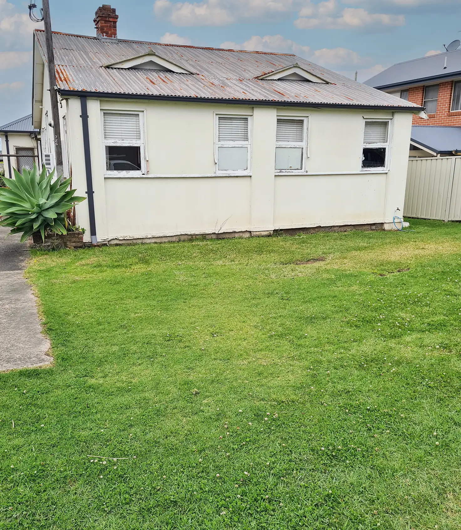 Main view of Homely unit listing, 4/33 Russell Street, Balgownie NSW 2519