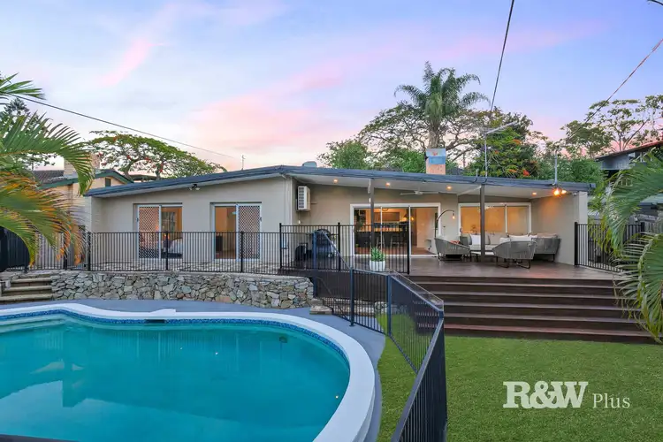 3 Fairholme Street, Kenmore QLD 4069