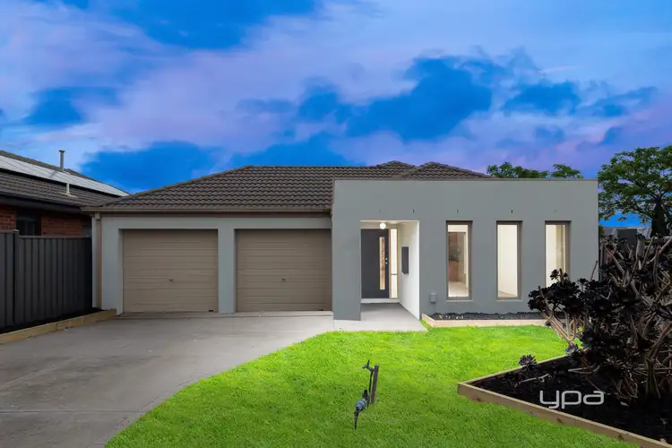 15 Coburn Way, Caroline Springs VIC 3023