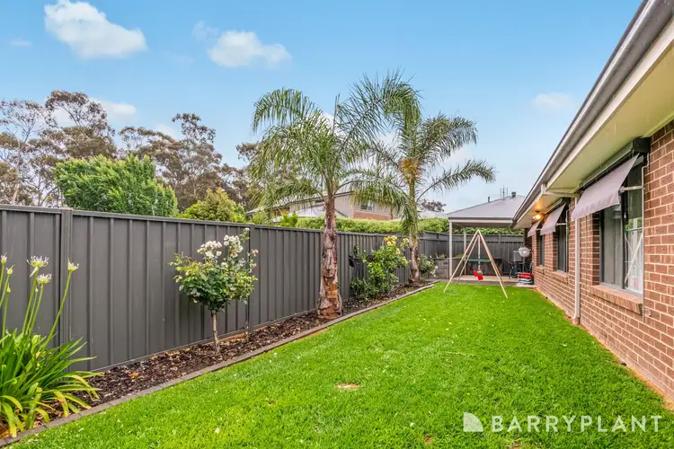 8 Yarra Court