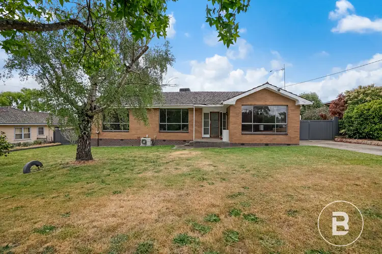 12 Warburton Street, Beaufort VIC 3373