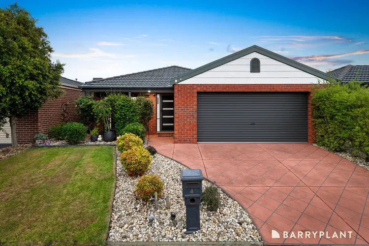 4 Spinebill Court, Pakenham VIC 3810