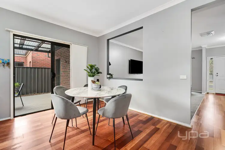 Fifth view of Homely house listing, 18 Cheltenham Close, Craigieburn VIC 3064