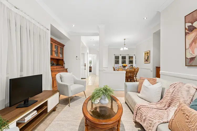 8 Oxford Close, Carindale QLD 4152