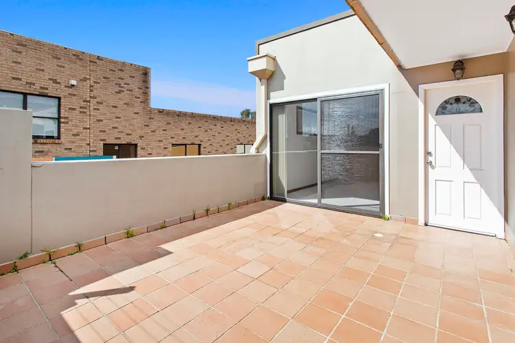 Main view of Homely unit listing, 2/106 Railway Street, Corrimal NSW 2518